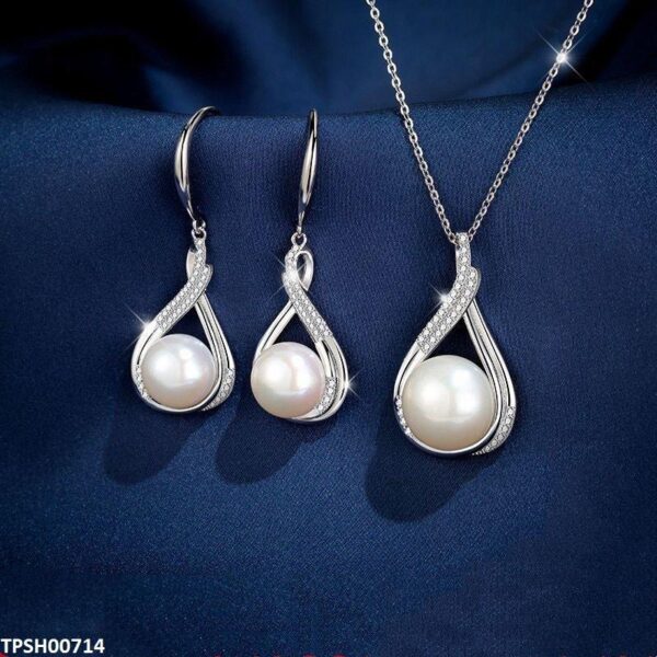 Round Pearl Pendant Set